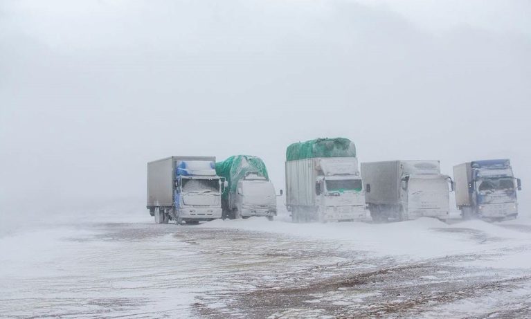 Таван аймагт цасан шуурга, 11 аймагт шороон шуурга болж байна